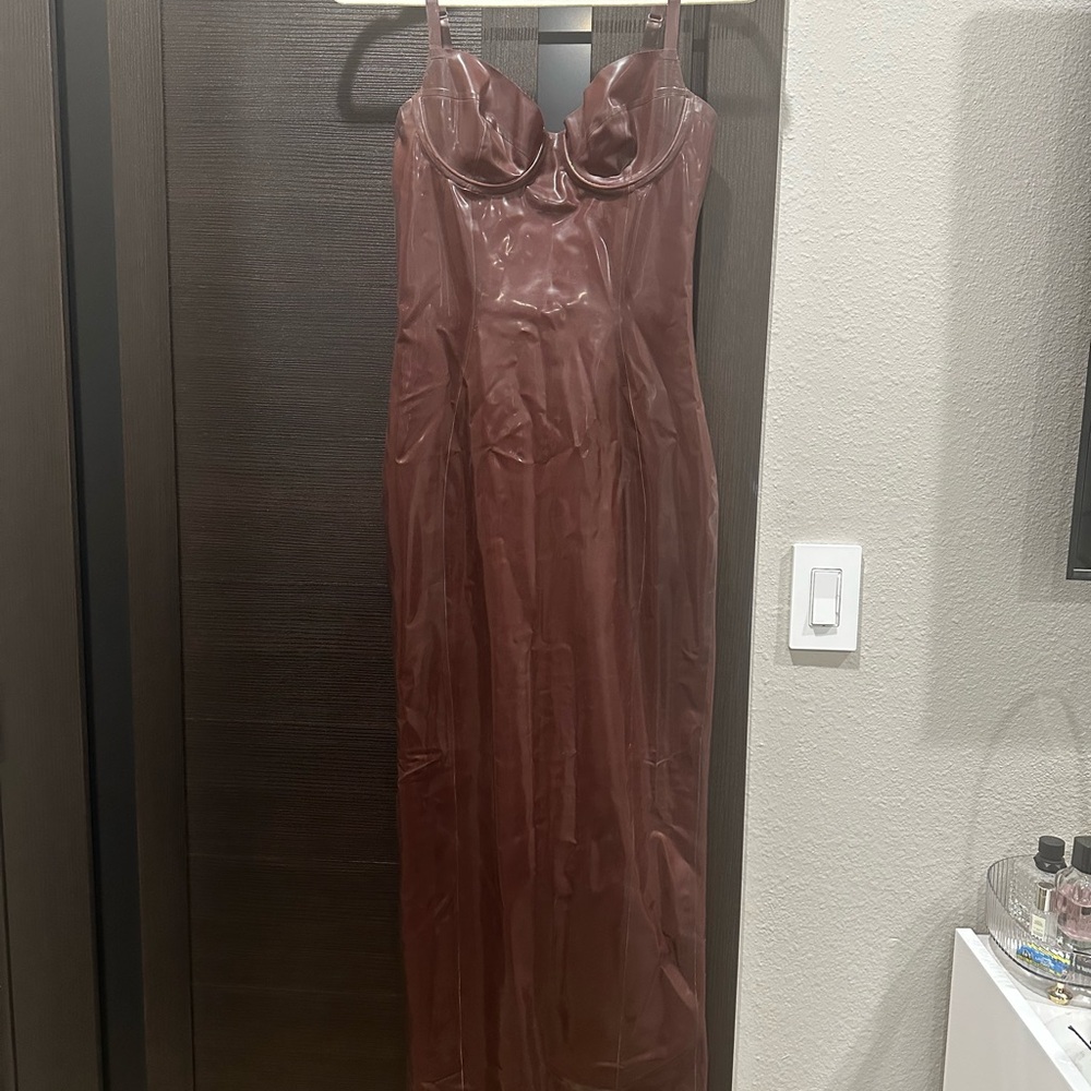 Elegant Brown Maxi Dress - Picture 7 of 9